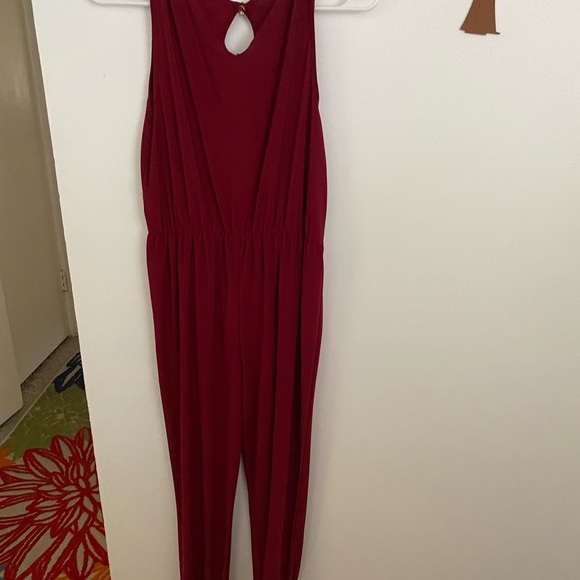 Red jumpsuit looks great for parties - Picture 4 of 4